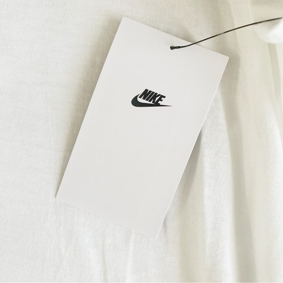 NIKE T Shirt! Retail $35 - Picture 2 of 5